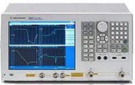 בשימוש מנתח רשת Agilent E5061B